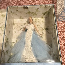 Barbie Collectible Oscar De La Renta Somethin...