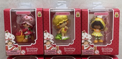 STRAWBERRY SHORTCAKE TLS TOY SET COLLECTIBLES LOT OF 9 INCLUDES 3