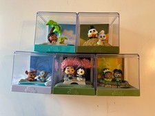 Disney Doorables Movie Moments Series 1 Lot w/ Display Cases