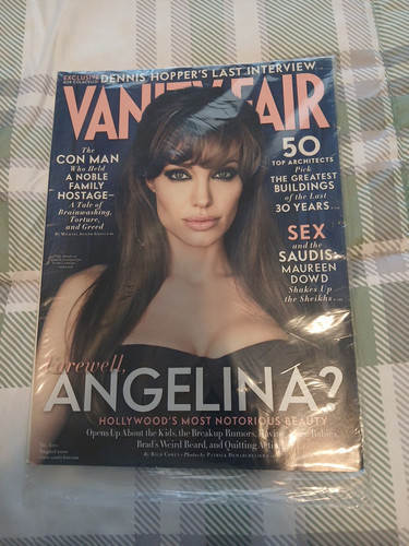 Vanity Fair Magazine August 2010 Angelina Jolie Cover New IN PLASTIC - Picture 1 of 5