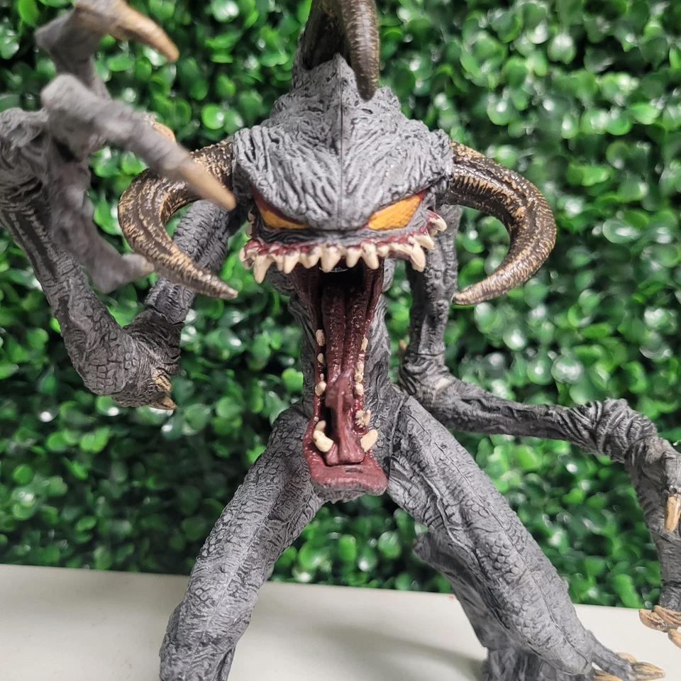 McFarlane Toys Spawn Classic Series Violator III Figure Item #138 - Image 3 of 4