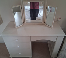 Cream dressing table, free standing triple mirror, drawers, Buyer Collects 