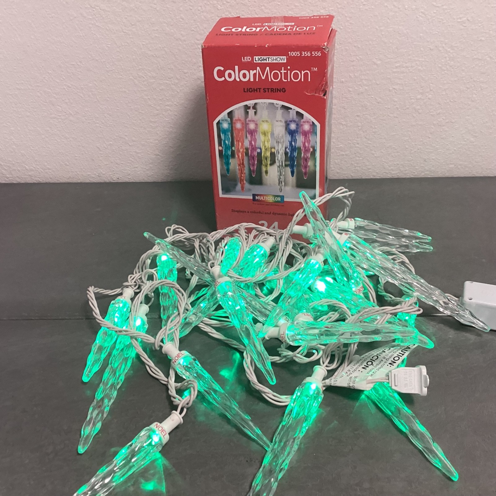 GEMMY COLORMOTION LED LIGHTSHOW 24 MULTICOLOR ICICLE LIGHTS Christmas Outdoor