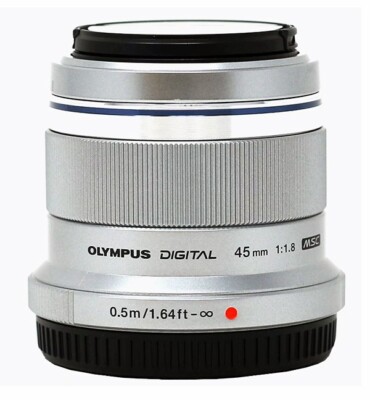 Olympus M.Zuiko Digital 45mm f/1.8 Objektiv - Silber = 90mm 35 Äquiv. (UK Ware) NEU