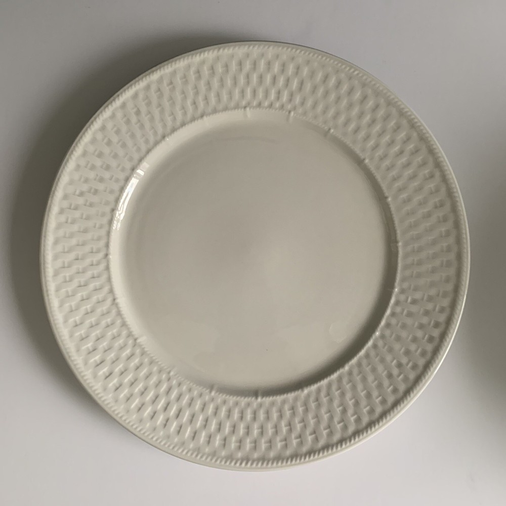 Oneida BASKETWEAVE Casual Settings White Serving / Chop Plate 12 -1/3”