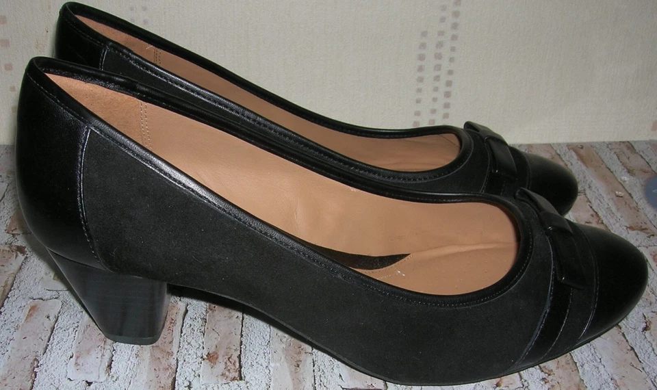 Clarks Artisan Ladies Med Heel Suede Leather Court Shoe Black UK7.5 NEW BNWOB - Image 3 of 4