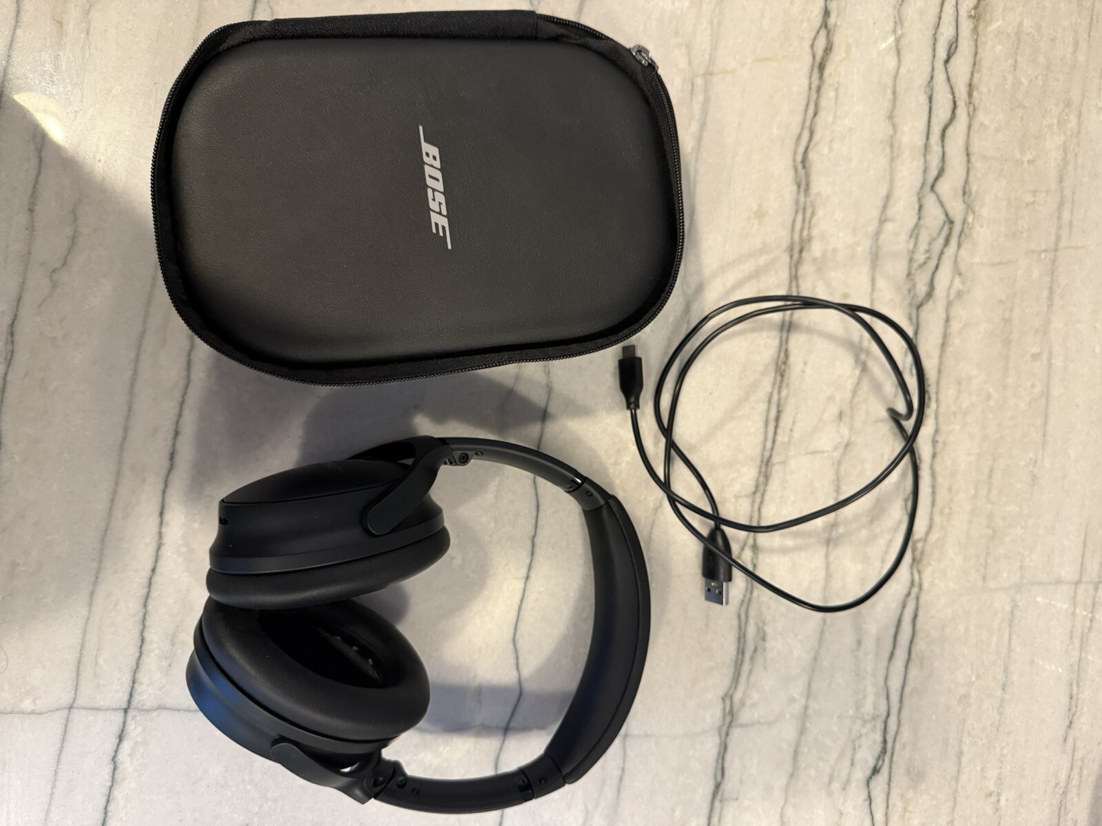 Bose QuietComfort Wireless Over-Ear Headphones - Black *only Used One Time!*-image