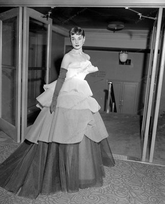 audrey hepburn black and white dress 8x10 Print Beautiful Evening Gown #AH92 Size:UK 7 / US 8 / EU 41 150 gsm paper Laminated sale: M-LIST BFCM Multi-color 3D Flower Short