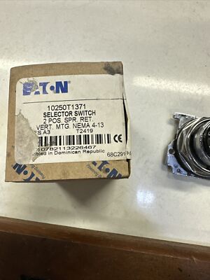 EATON CUTLER HAMMER 10250T1371 2 Position Spring Return Selector