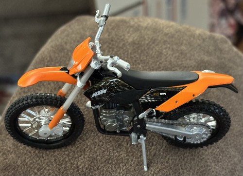 NEW KTM 450 EXC Dirt Bike Model 1:18 Collectible Motorcycle - Picture 3 of 3