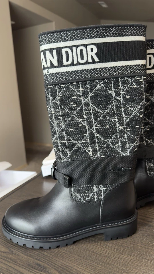 Bota Dior D-major Blanco y Negro Cannage Tweed y Piel de becerro Negra Talla 8 Foto 3 de 4