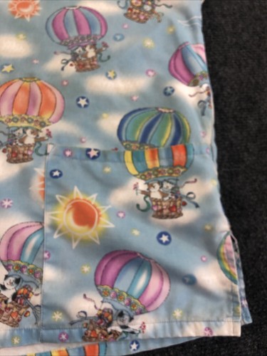 Scrub HQ Multicolor with Cats in Hot Air Balloons Size Medium with Pockets - Picture 5 of 9