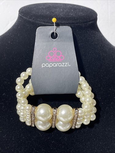 Paparazzi Jewelry Ivory Large Pearl Bracelet - Picture 2 of 7