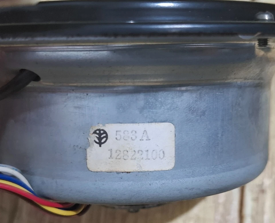 Motor de toca-discos Kenwood KD-600 e conjunto de eixo - Imagem 4 de 4