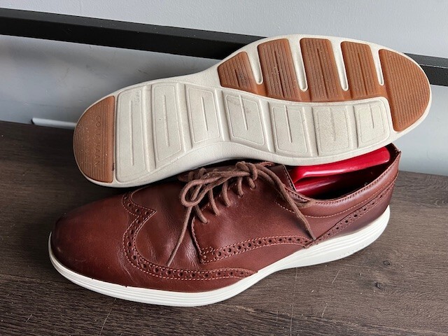 Cole Haan Men display picture 2