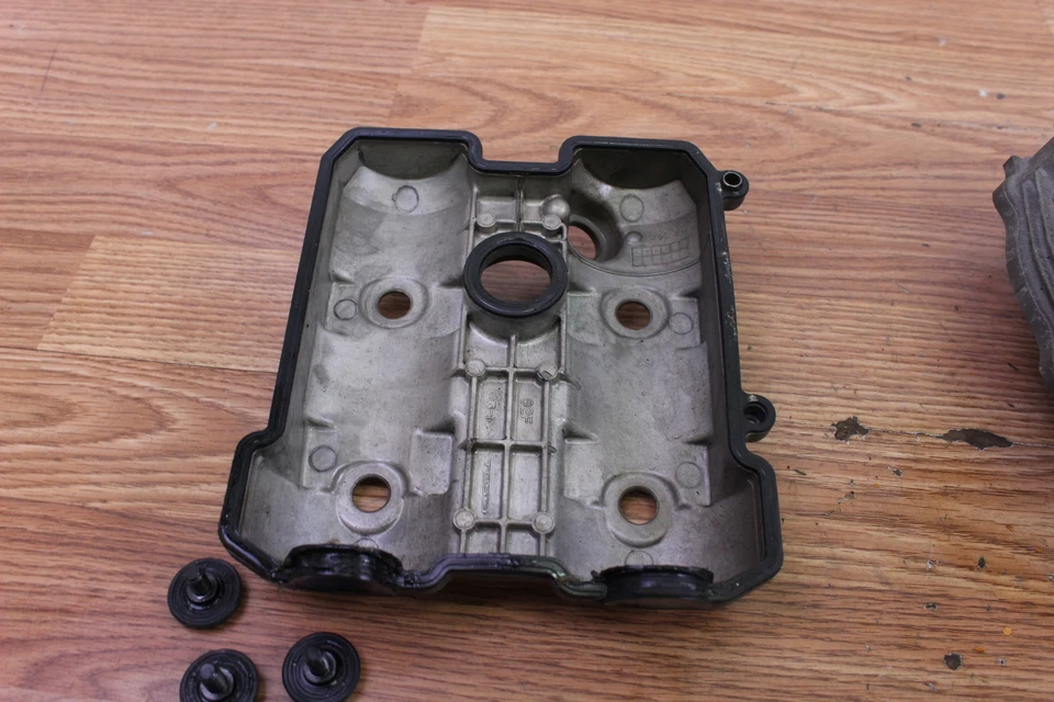 1997 SUZUKI TL1000S Cabeça de Cilindro Traseira com Válvulas e Cams - Imagem 4 de 4