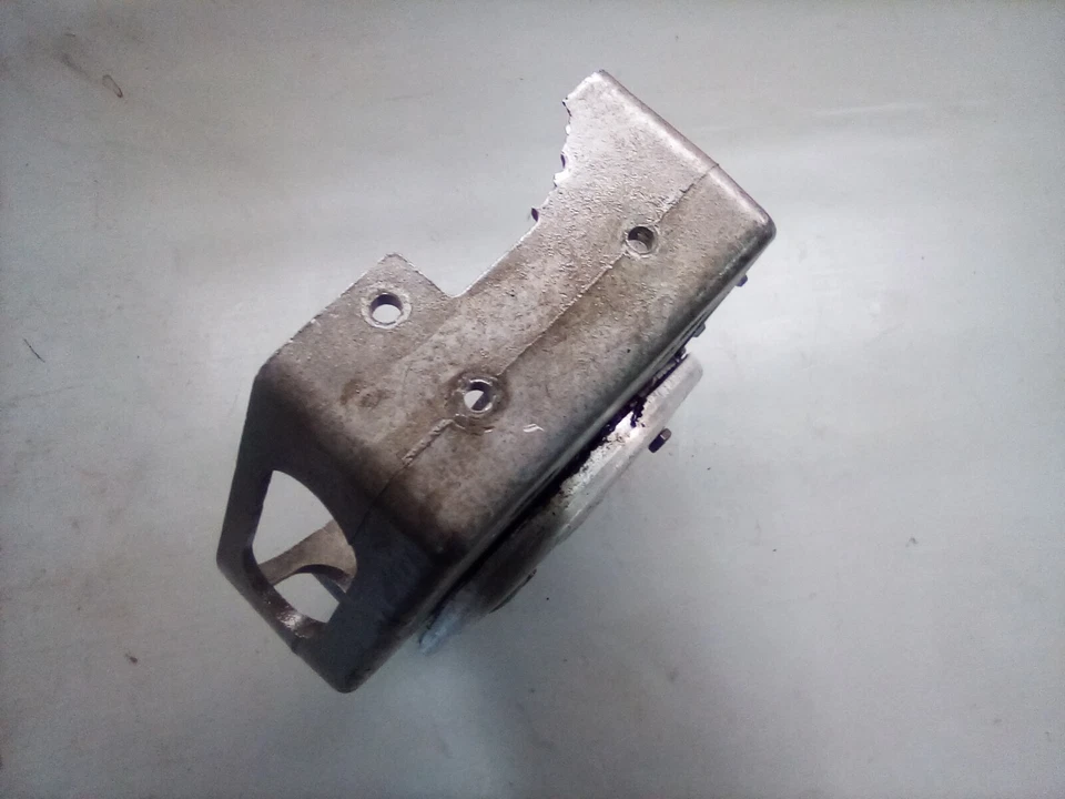 1986 Polaris Indy Trail Chaincase assy Drop Case Gears 400 440 488 500 damages - Image 2 of 4