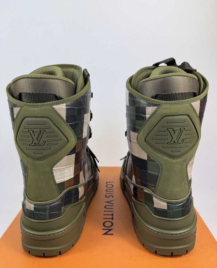 Rare Louis Vuitton x Pharrell Snow Boots LV8 UK9 US10 - Limited Edition image 6