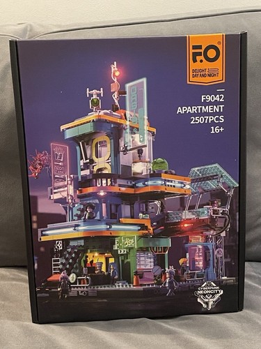 FUNWHOLE Cyberpunk Neoncity Apartment Set F9042 - 2507 Teile LED Modular Building - Bild 12 von 21