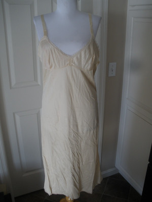 VIntage New Women's Full-Size Slip 38 Beige f.a.i. Union Made (O86)