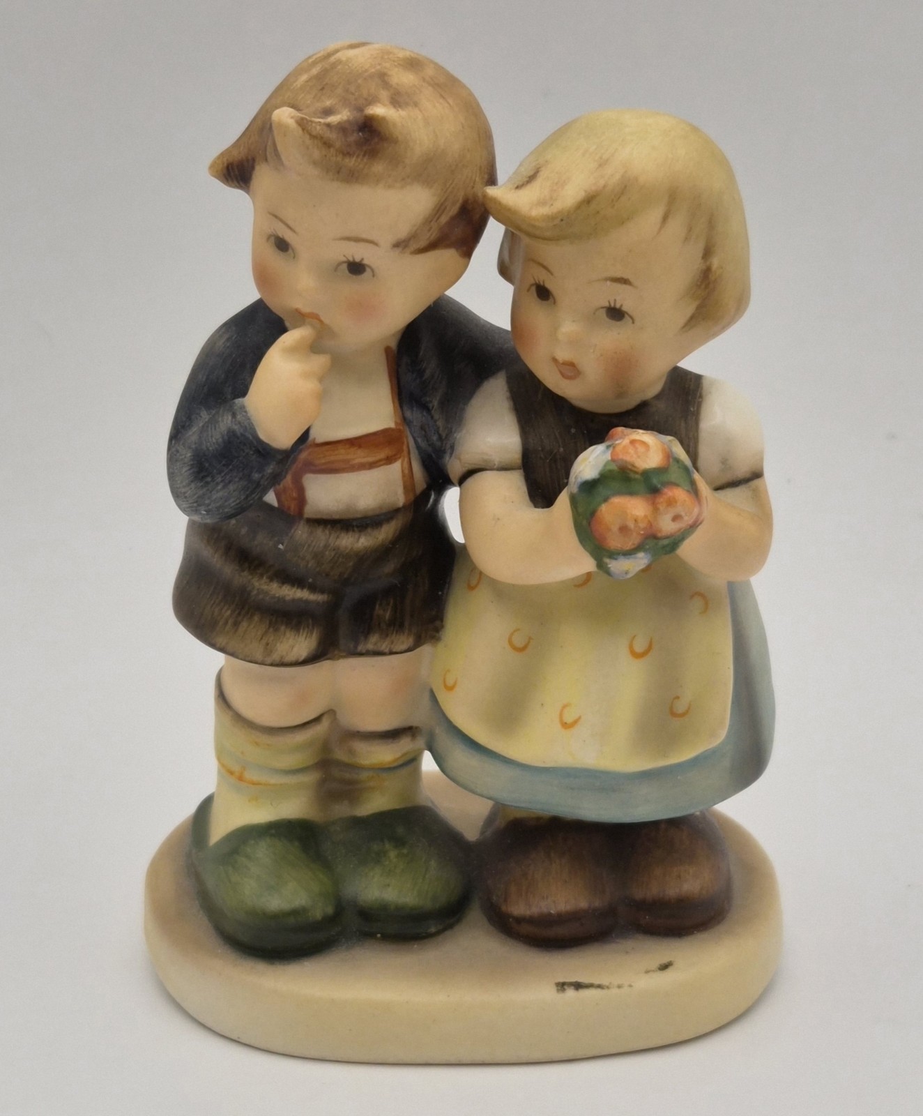 Hummel Goebel “We Congratulate” #220 2/0 TMK‑2 Full Bee Germany Vintage Figurine