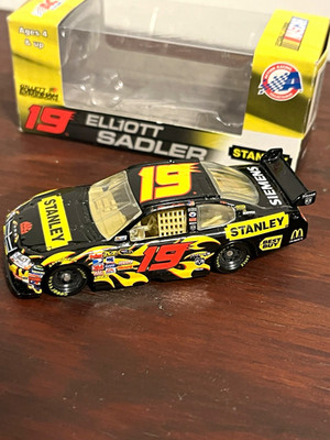 NASCAR 1:64 Elliott Sadler #19 Stanley 2008 Diecast !!!