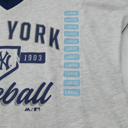 Camiseta majestuosa de los New York Yankees para mujer grande cuello en V fanático moda MLB béisbol - Imagen 3 de 7