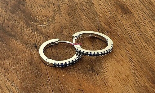 NEU OHRRINGE CREOLEN STIL EXKLUSIV MODE ANTIALLERGISCH SILBER BLAUE ZIRKONE - Bild 1 von 3