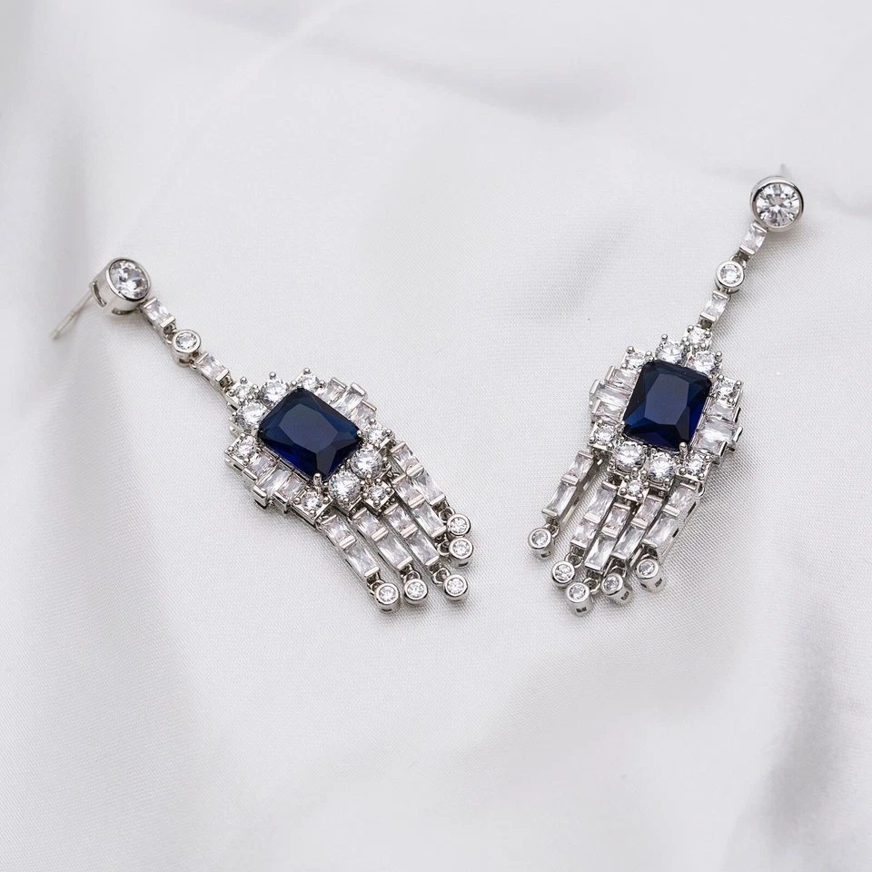 Reale Greville Frangia Goccia Orecchini Con 5A Zircone Cubico e Blu Cristallo - Immagine 2 di 4