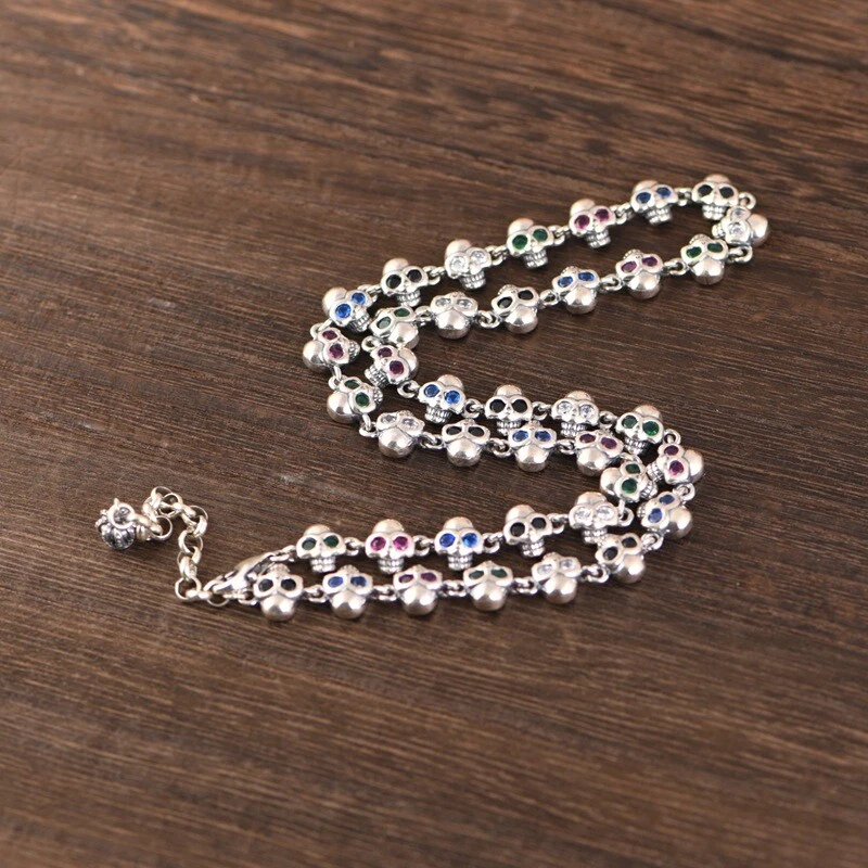 Collar con dije de eslabones de calavera de plata de ley S925 con ojos de piedras preciosas de colores Foto 3 de 4