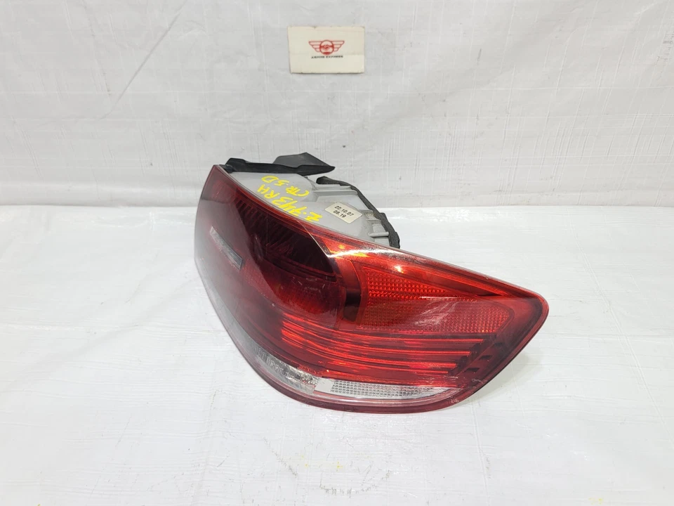 Luz trasera exterior derecha pasajero BMW 335i 2007-2010 OEM 63217174404 Foto 4 de 4
