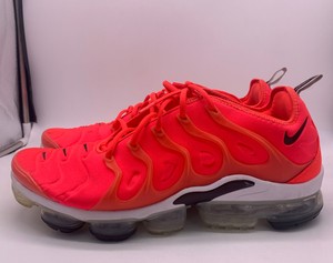 nike air vapormax plus overbranding bright crimson
