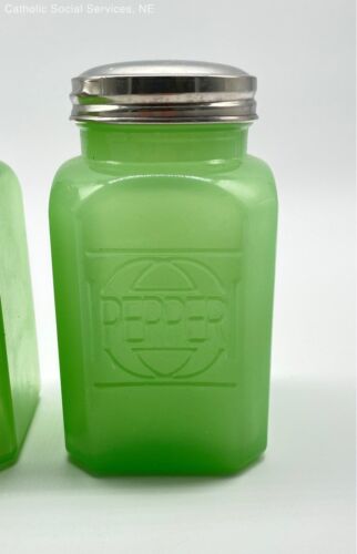 Tpc Green Jade glass Salt & Pepper Shaker Bottles - Picture 3 of 7