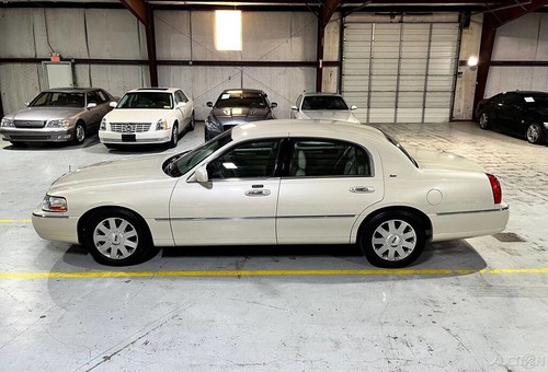 2003 Lincoln Town Car CARTIER - CLEAN CARFAX - 2 OWNER - SOUTHERN CAR - Picture 20 of 24