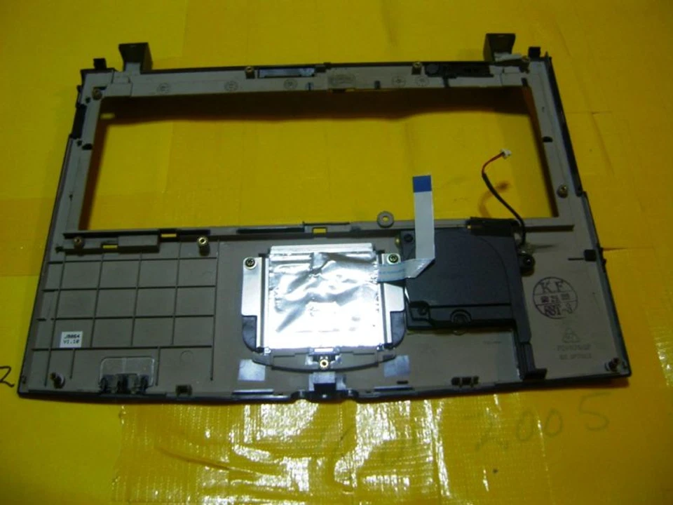 Compaq Aero 8000 Palmrest +TouchPad & Speakers - Image 2 of 3