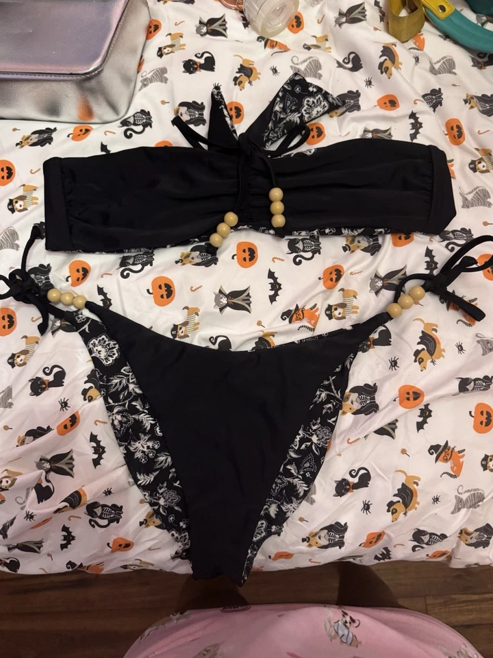 Top de bikini Hollister para mujer talla pequeña negro reversible patrón bandeau lotus Foto 3 de 4