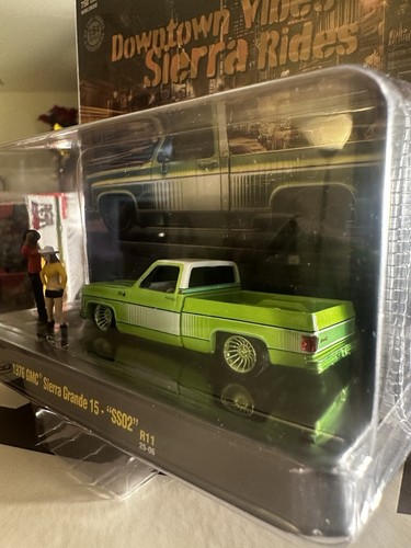 M2 Machines Diorama 1976 GMC Sierra Grande 15 "SS02" CHASE - Picture 4 of 7
