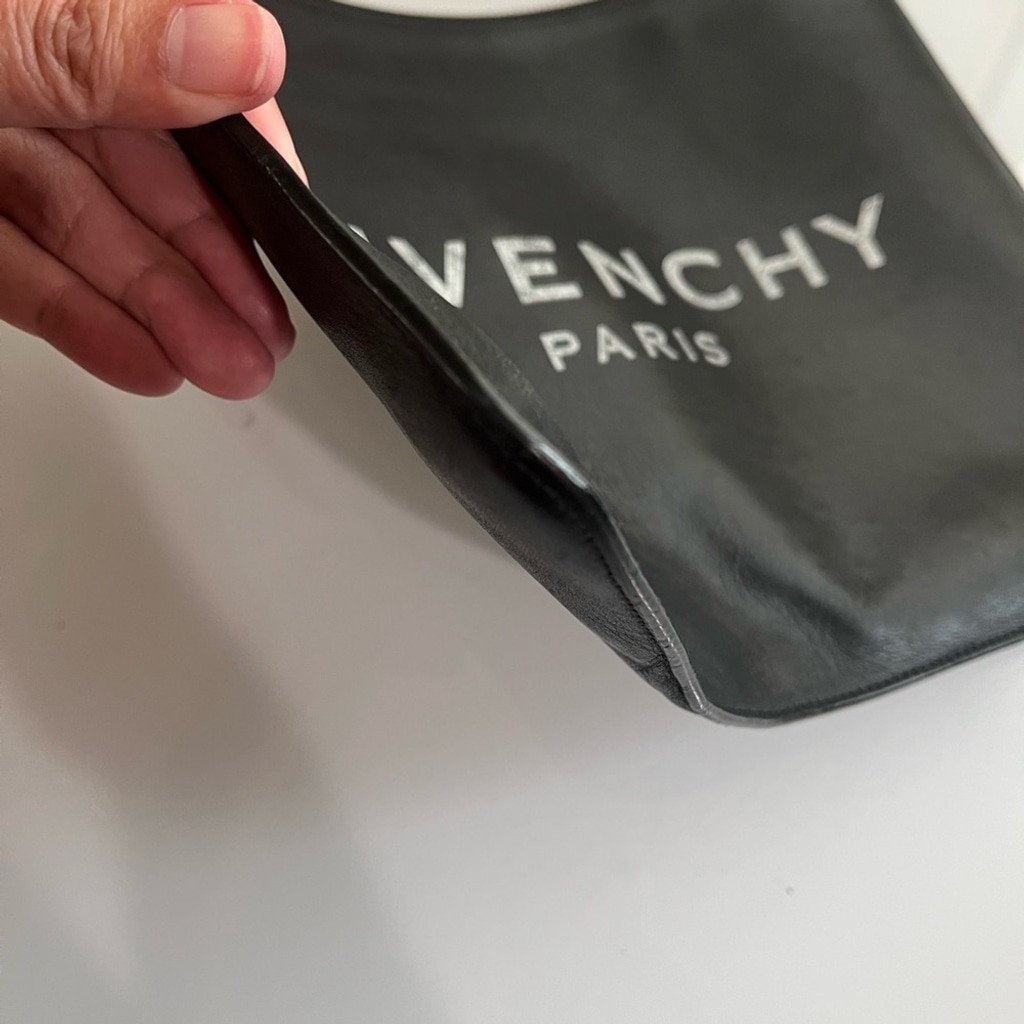 GIVENCHY BLACK LEATHER POUCH - image 12
