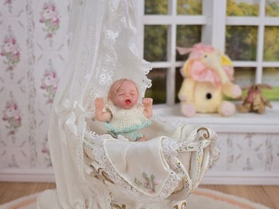 Dollhouse Miniature Doll Infant Clay Crying Hands Up Crochet Baby Clothes 1:12