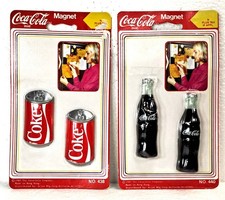 Coca ~ Cola 1985 ~ lote de dos tarjetas con cuatro (4) imanes de refrigerador Coca ~ Cola
