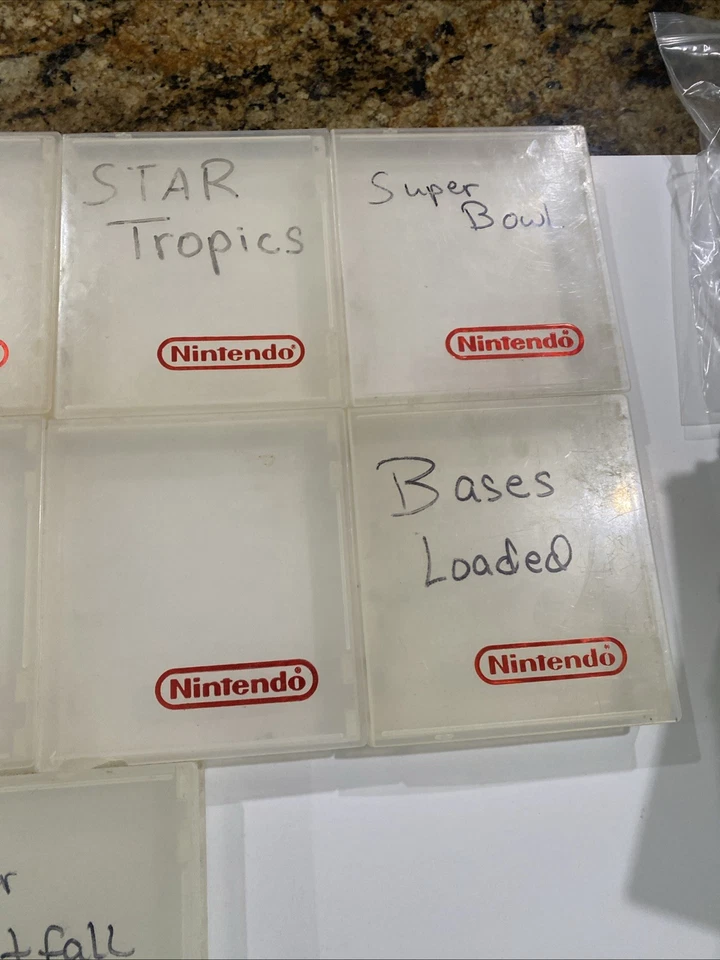 Lote de 9 fundas de plástico rígidas vintage OEM NES Nintendo Foto 3 de 4