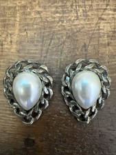 Vintage MUSI Faux Pearl Tear Drop Silver Tone Chain Border Shoe Clips