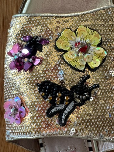Sandalias de verano Betsey Johnson Zorro flores abeja lentejuelas toboganes para mujer talla 6,5 - Imagen 15 de 17