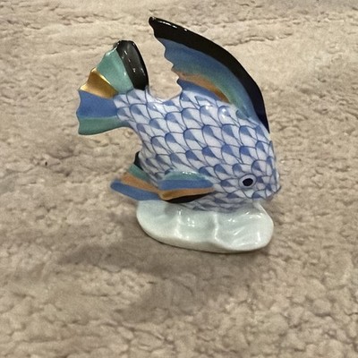 HEREND PORCELAIN TROPICAL ANGEL FISH GREEN FISHNET FIGURINE Sign #5295 Mint EUC