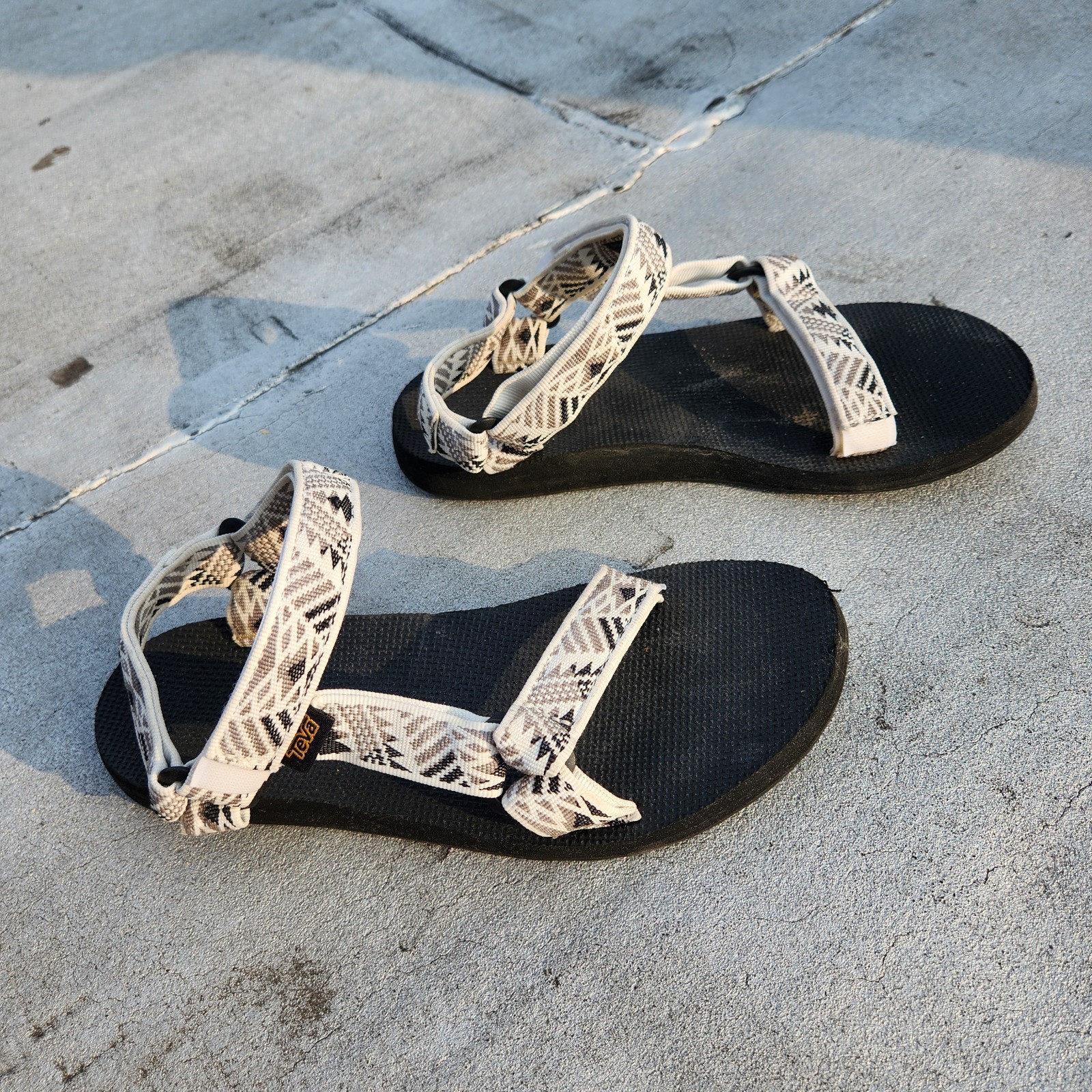 Women's Teva Size 8 Black & White Aztec Hiking Sandals with Ankle Strap