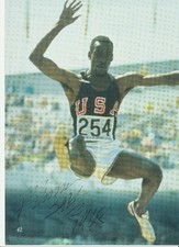 Original handsignierte Magazinseite von Olympia-Legende Bob Beamon &ndash; MIT COA