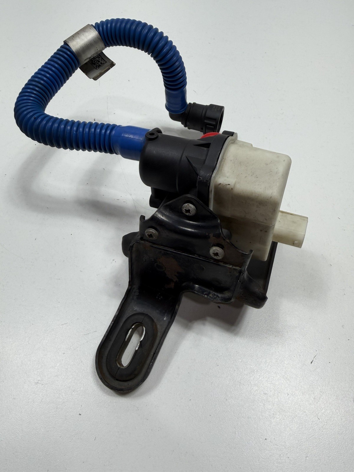 Maserati Ghibli 2014-2020 Leak detection pump P/N 06700032870