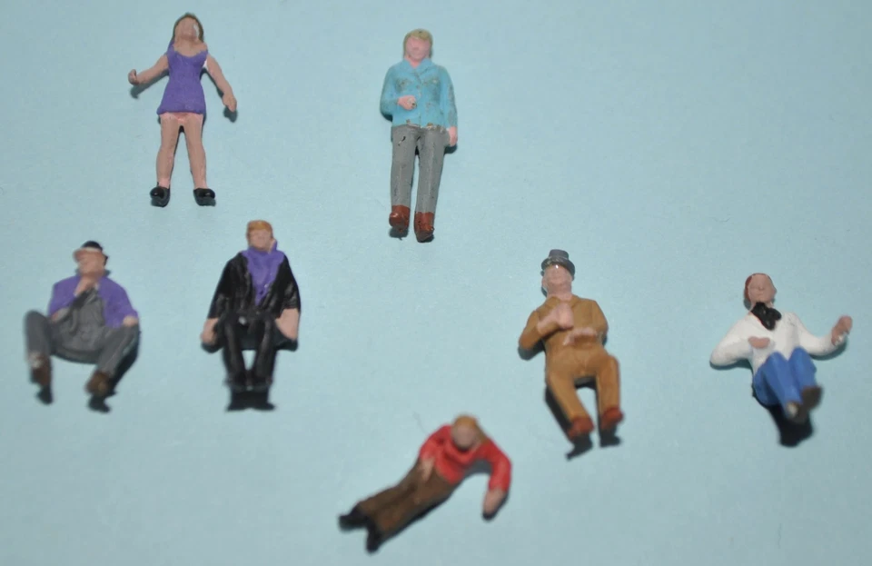 Woodland Scenics - HO Set of 7 Sitting & Standing Figures - Image 2 of 3