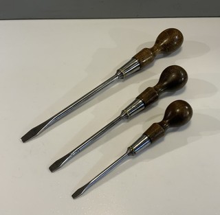 3 VINTAGE STANLEY No 250 CARPENTERS SCREWDRIVERS WITH BEECH HANDLES