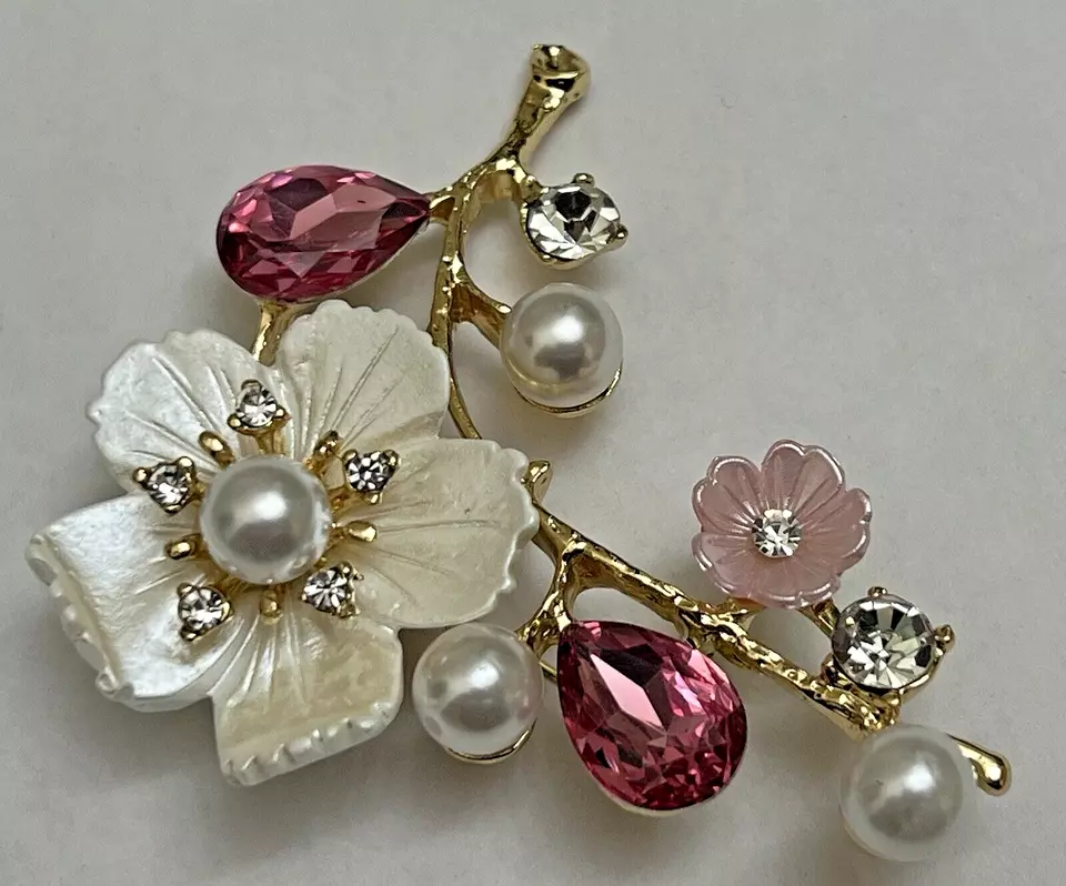 Pink Flower Crystal Brooch Pin Glass Clear Rhinestone White Flowers Daisy Rose - Image 4 of 4